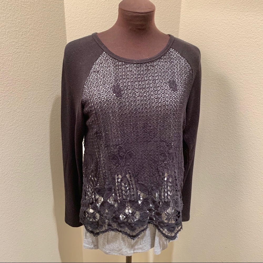 Democracy crochet overlay Raglan top size Med.